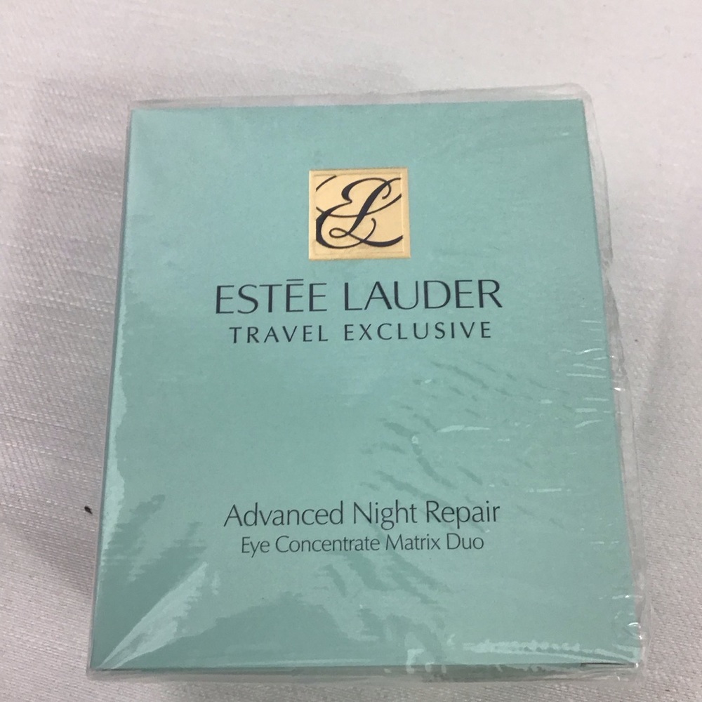 Estée Lauder travel exclusive Advanced Night Repair Eye Concentrate Matrix Duo.